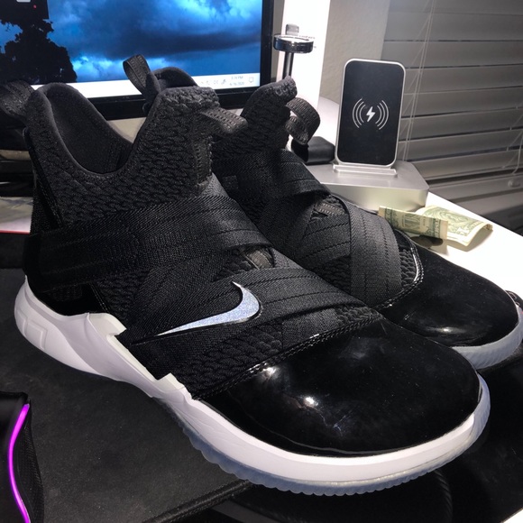 NEW Nike Lebrons Basketball Sneakers - Picture 1 of 2